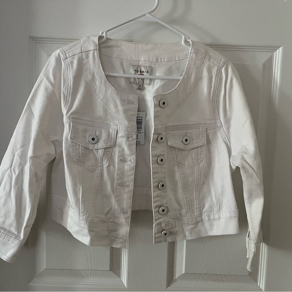 Cropped White Denim Jean Jacket with Relaxed Fit - Picture 1 of 3